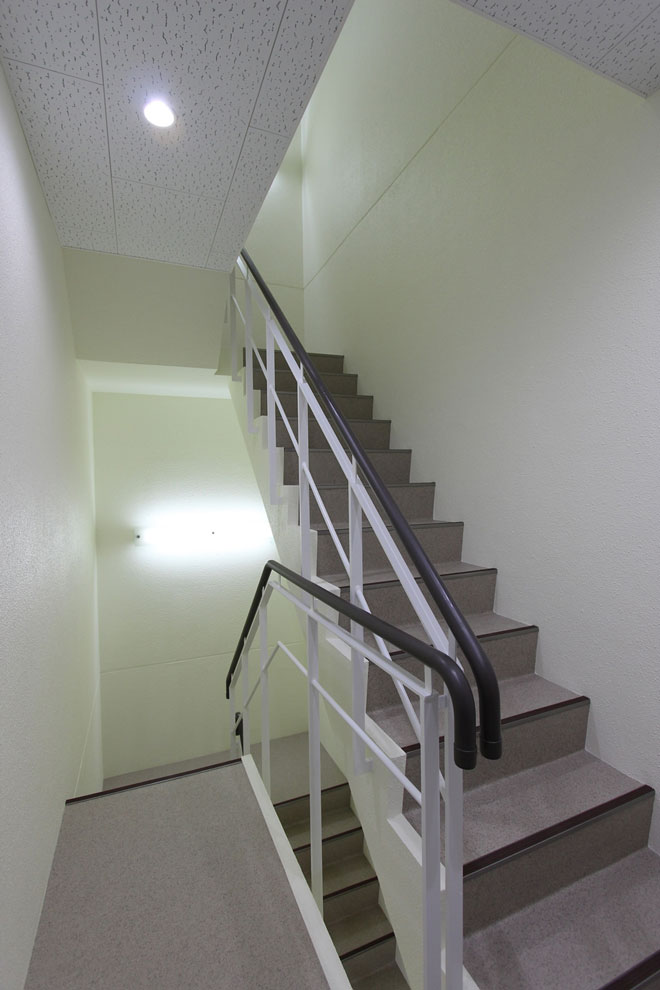 階段（２階～３階）