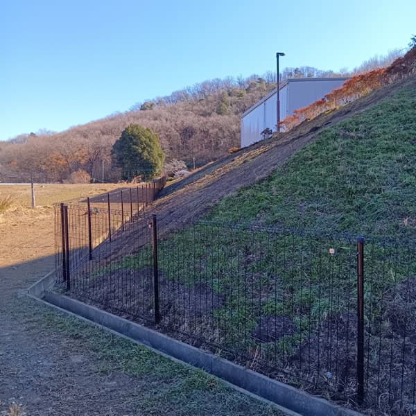 工事完了　広場側のフェンス