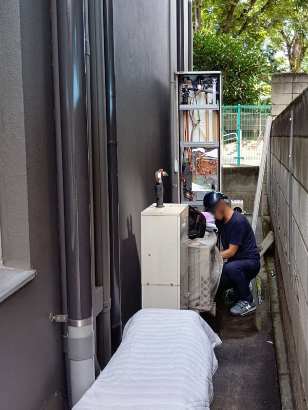 施工中エコキュート交換