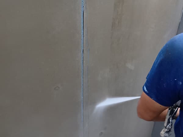 施工中外壁高圧洗浄