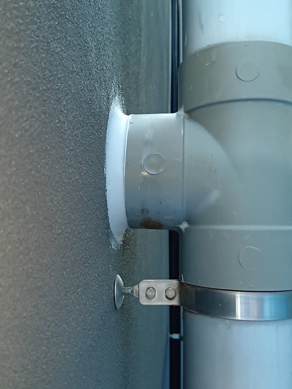 施工中設備配管類のシーリング打ち替え