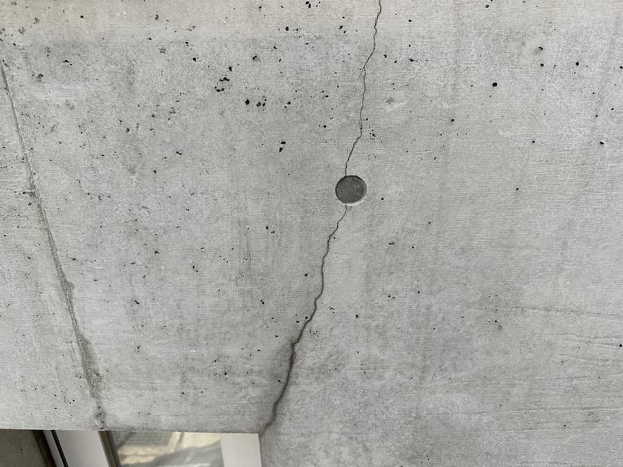 外壁クラック処理前