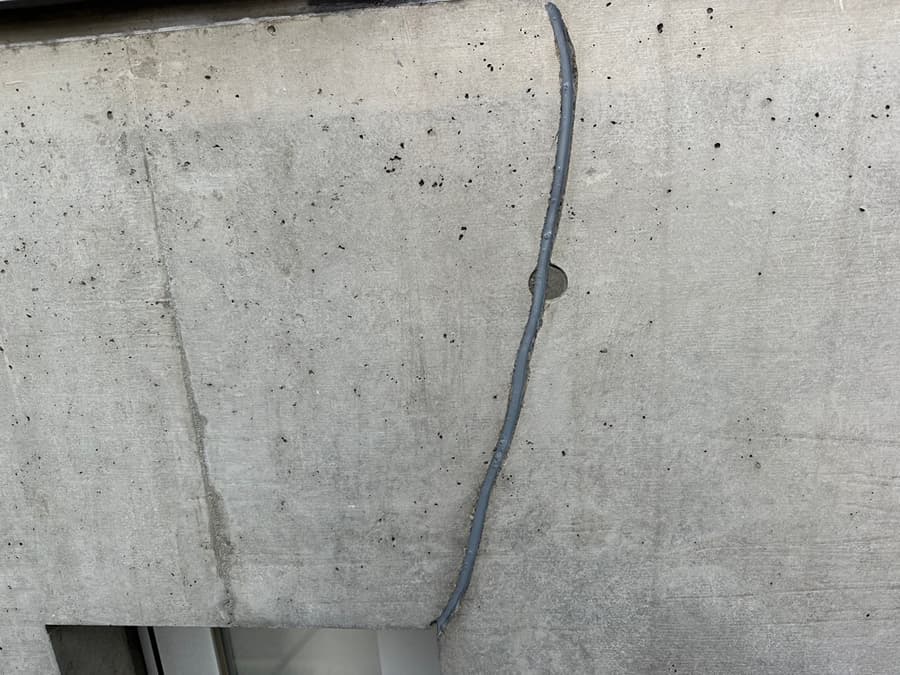 外壁クラック処理後 Uカットウレタンシール充填